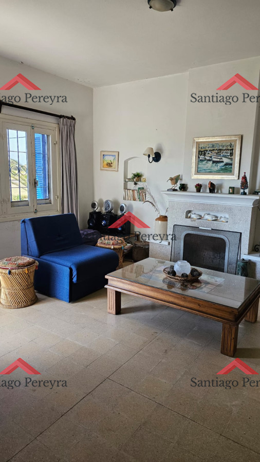 Casa ID.6476 - Importante residencia frente al mar en venta.