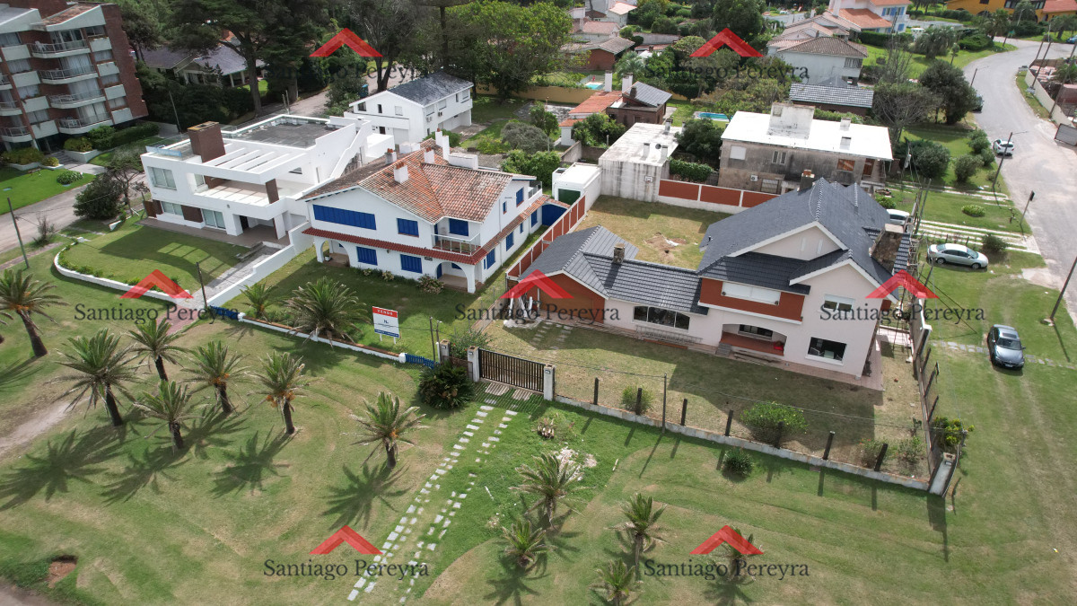 Casa ID.6476 - Importante residencia frente al mar en venta.