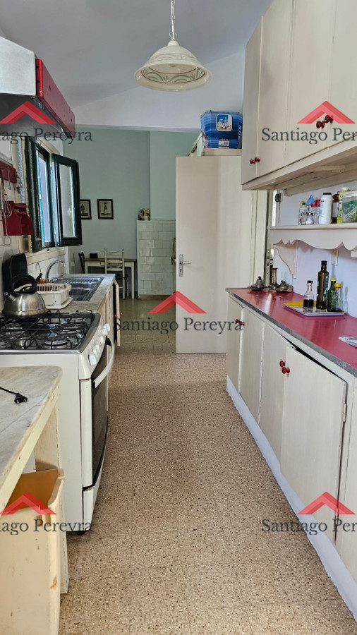 Casa ID.6476 - Importante residencia frente al mar en venta.