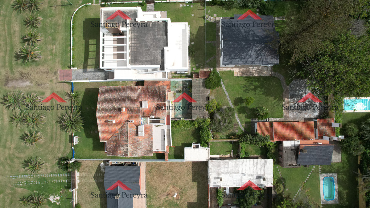 Casa ID.6476 - Importante residencia frente al mar en venta.
