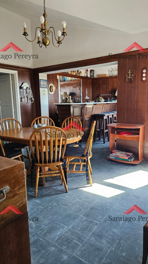 Casa ID.6476 - Importante residencia frente al mar en venta.