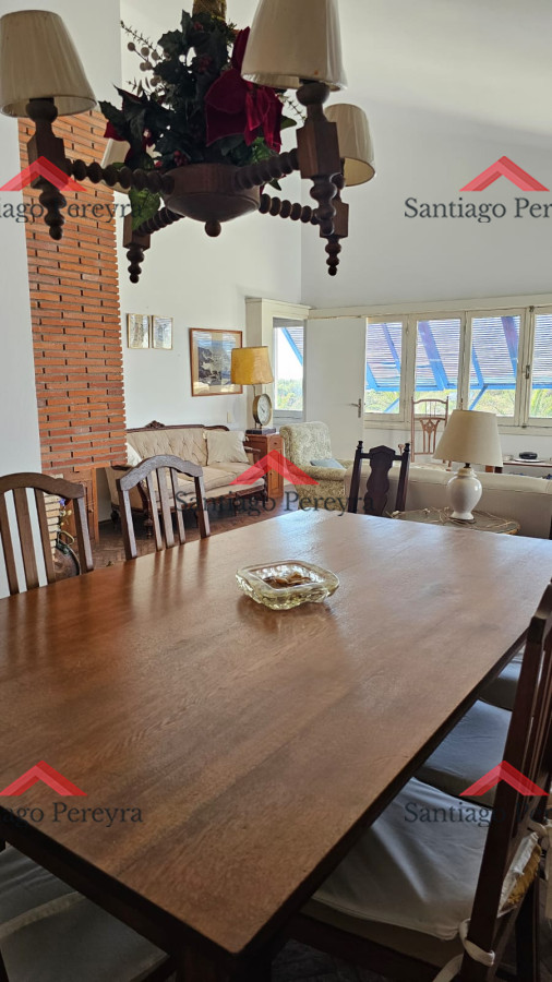 Casa ID.6476 - Importante residencia frente al mar en venta.