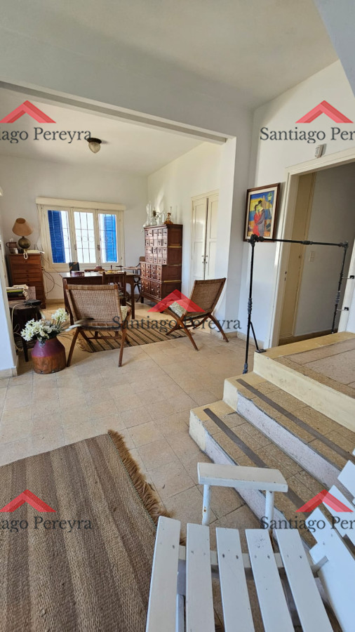 Casa ID.6476 - Importante residencia frente al mar en venta.