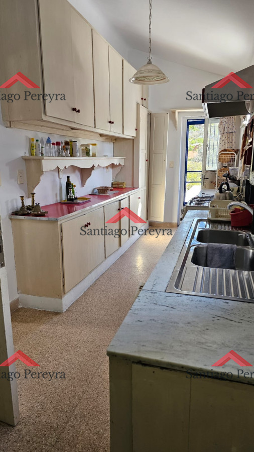 Casa ID.6476 - Importante residencia frente al mar en venta.
