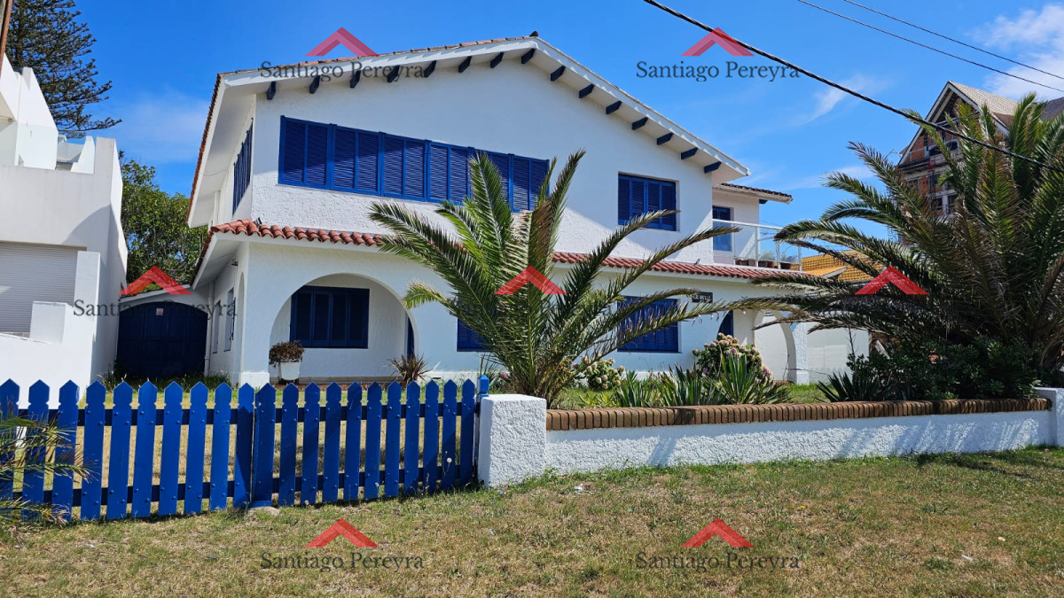 Casa ID.6476 - Importante residencia frente al mar en venta.