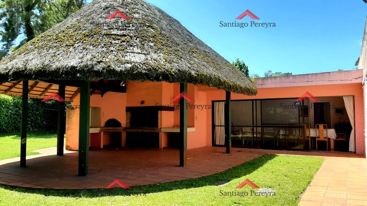 Casa ID.14848 - Casa de 4 dormitorios en venta playa brava 1200 m2