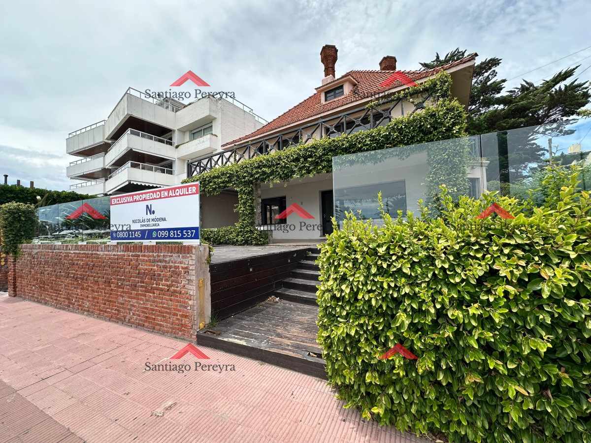 Casa ID.15181 - Casa de gran tamaño para comercio en alquiler anual ubicada a pasos del Mar