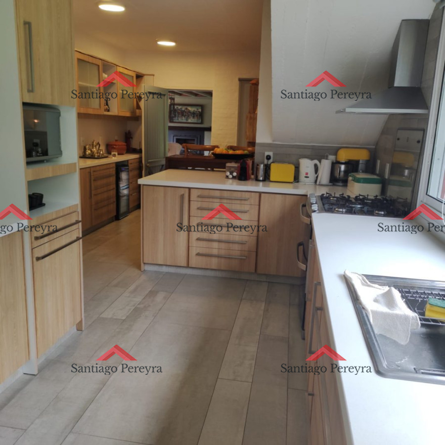 Casa ID.14849 - Hermosa casa de 2 plantas en venta a 100 metros del mar 5 dormitorios 