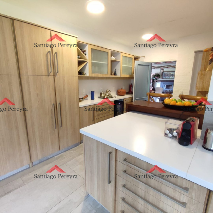 Casa ID.14849 - Hermosa casa de 2 plantas en venta a 100 metros del mar 5 dormitorios 