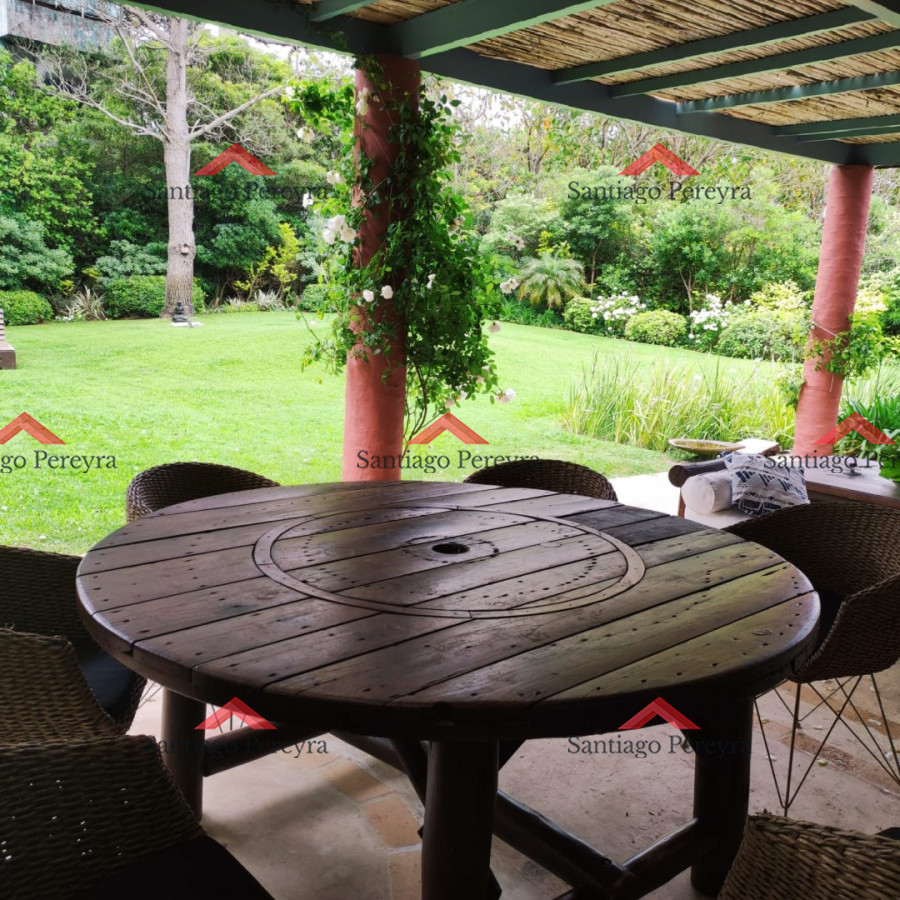 Casa ID.14849 - Hermosa casa de 2 plantas en venta a 100 metros del mar 5 dormitorios 