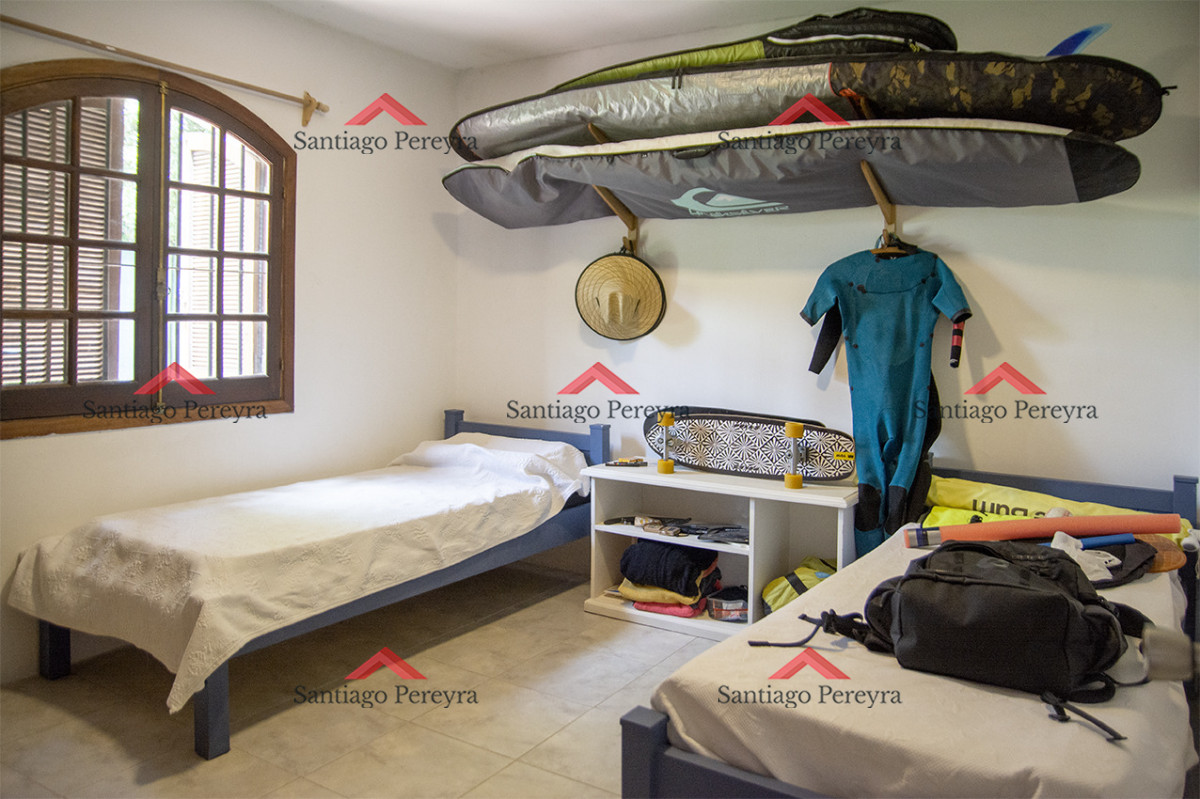 Casa ID.16851 - Excelente chalet de 5 dormitorios en venta a pasos de Playa Mansa Punta del Este