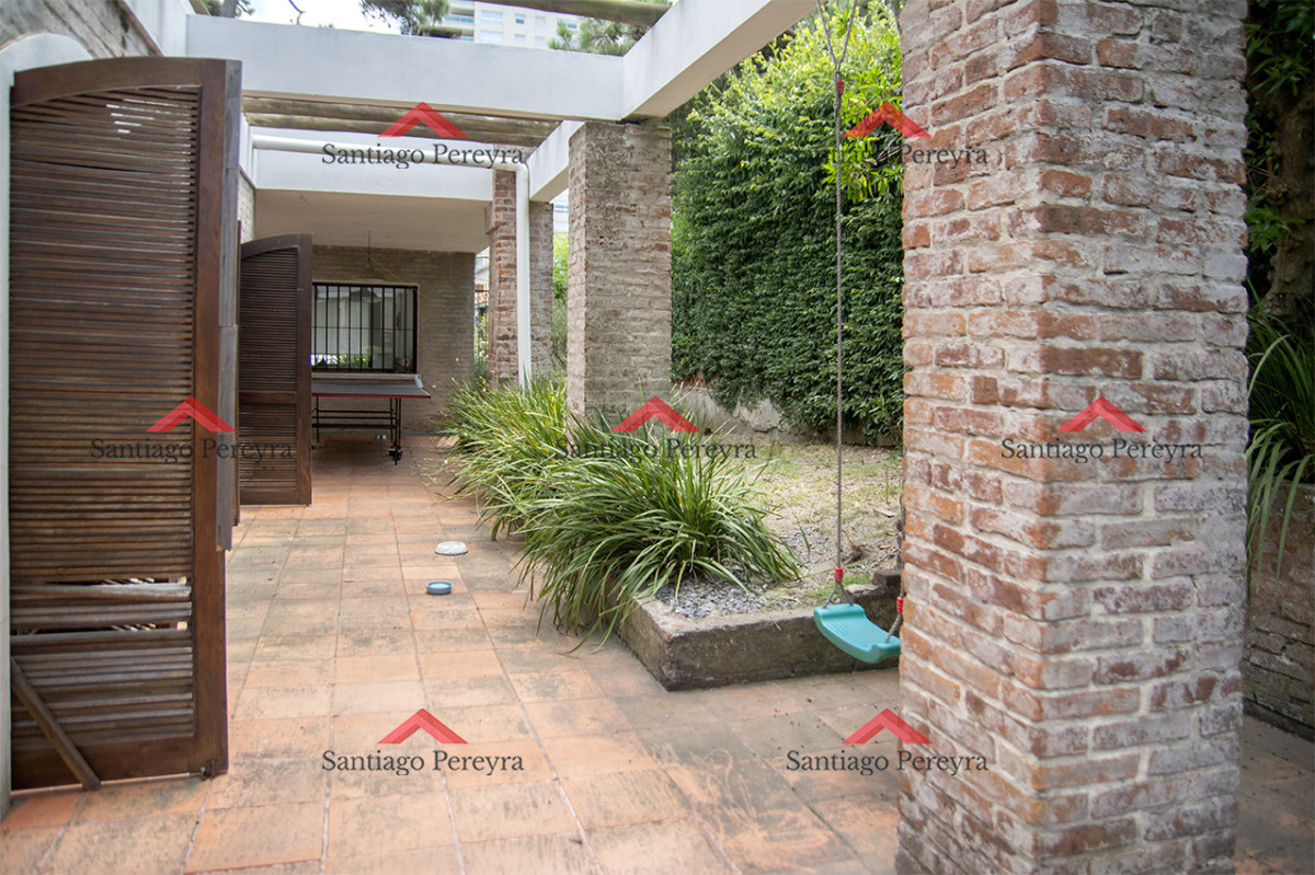 Casa ID.16851 - Excelente chalet de 5 dormitorios en venta a pasos de Playa Mansa Punta del Este