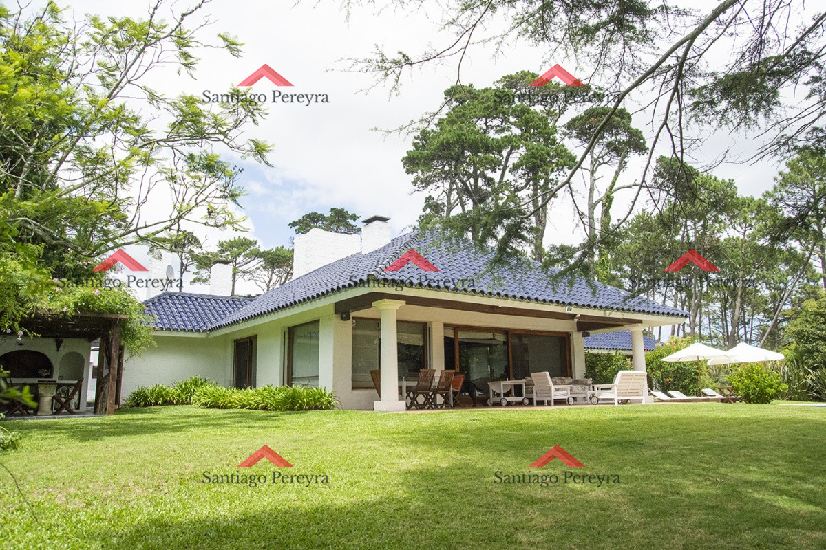 Casa ID.8930 - Espectacular casa en ubicacion privilegiada al lado del Club del Golf