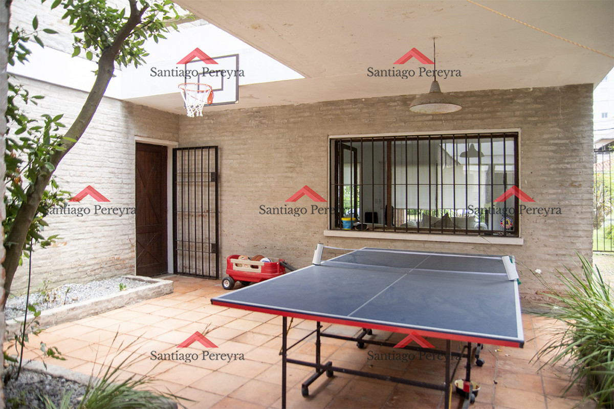 Casa ID.16851 - Excelente chalet de 5 dormitorios en venta a pasos de Playa Mansa Punta del Este