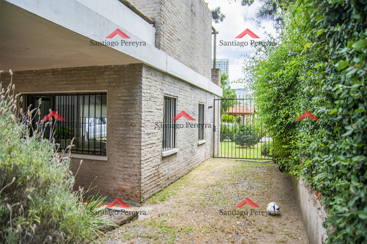 Casa ID.16851 - Excelente chalet de 5 dormitorios en venta a pasos de Playa Mansa Punta del Este