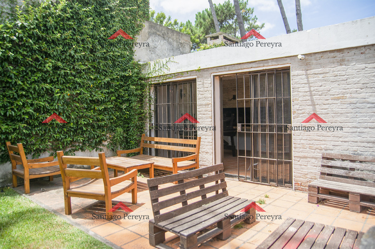 Casa ID.16851 - Excelente chalet de 5 dormitorios en venta a pasos de Playa Mansa Punta del Este