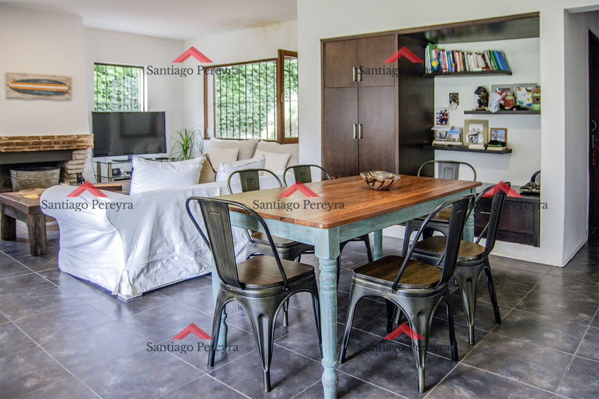 Casa ID.16851 - Excelente chalet de 5 dormitorios en venta a pasos de Playa Mansa Punta del Este