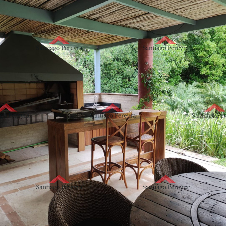 Casa ID.14849 - Hermosa casa de 2 plantas en venta a 100 metros del mar 5 dormitorios 