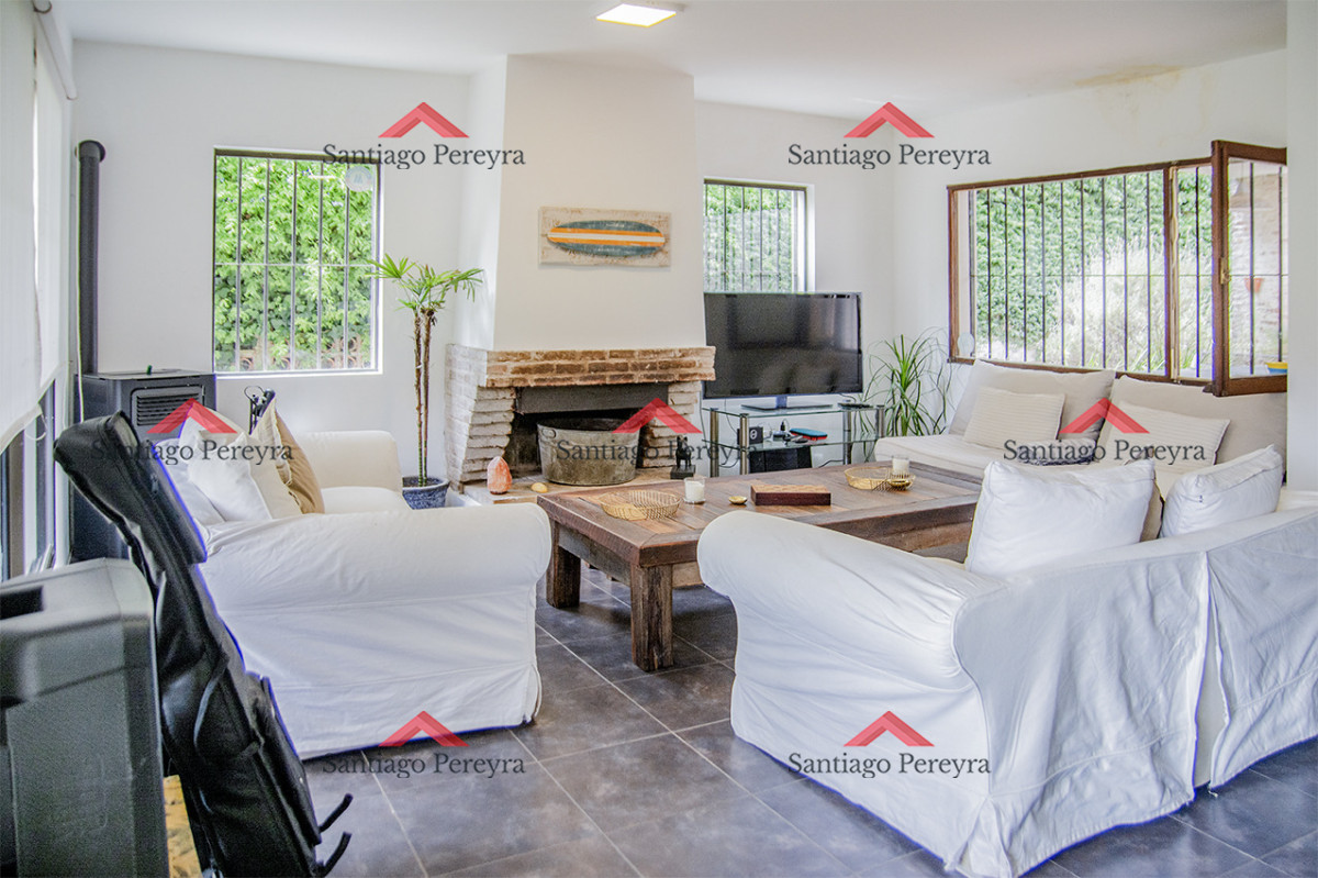 Casa ID.16851 - Excelente chalet de 5 dormitorios en venta a pasos de Playa Mansa Punta del Este