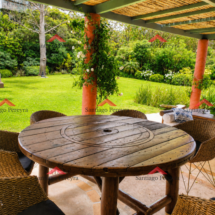 Casa ID.14849 - Hermosa casa de 2 plantas en venta a 100 metros del mar 5 dormitorios 