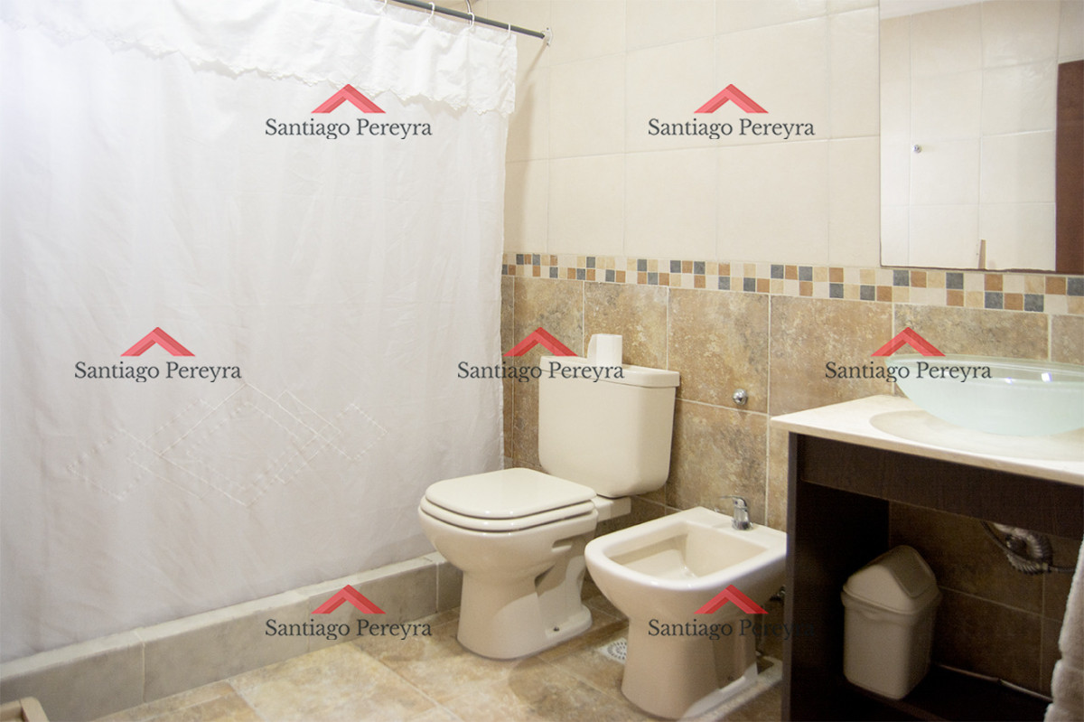 Casa ID.16851 - Excelente chalet de 5 dormitorios en venta a pasos de Playa Mansa Punta del Este