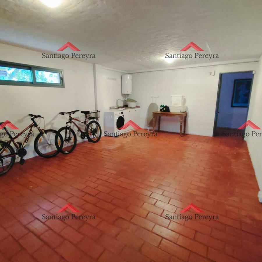 Casa ID.14849 - Hermosa casa de 2 plantas en venta a 100 metros del mar 5 dormitorios 