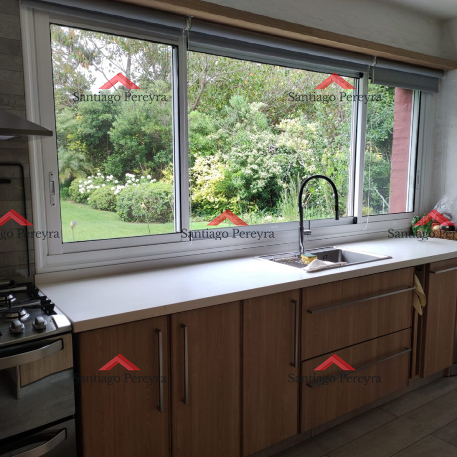 Casa ID.14849 - Hermosa casa de 2 plantas en venta a 100 metros del mar 5 dormitorios 