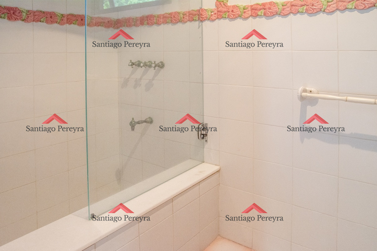 Casa ID.8930 - Espectacular casa en ubicacion privilegiada al lado del Club del Golf