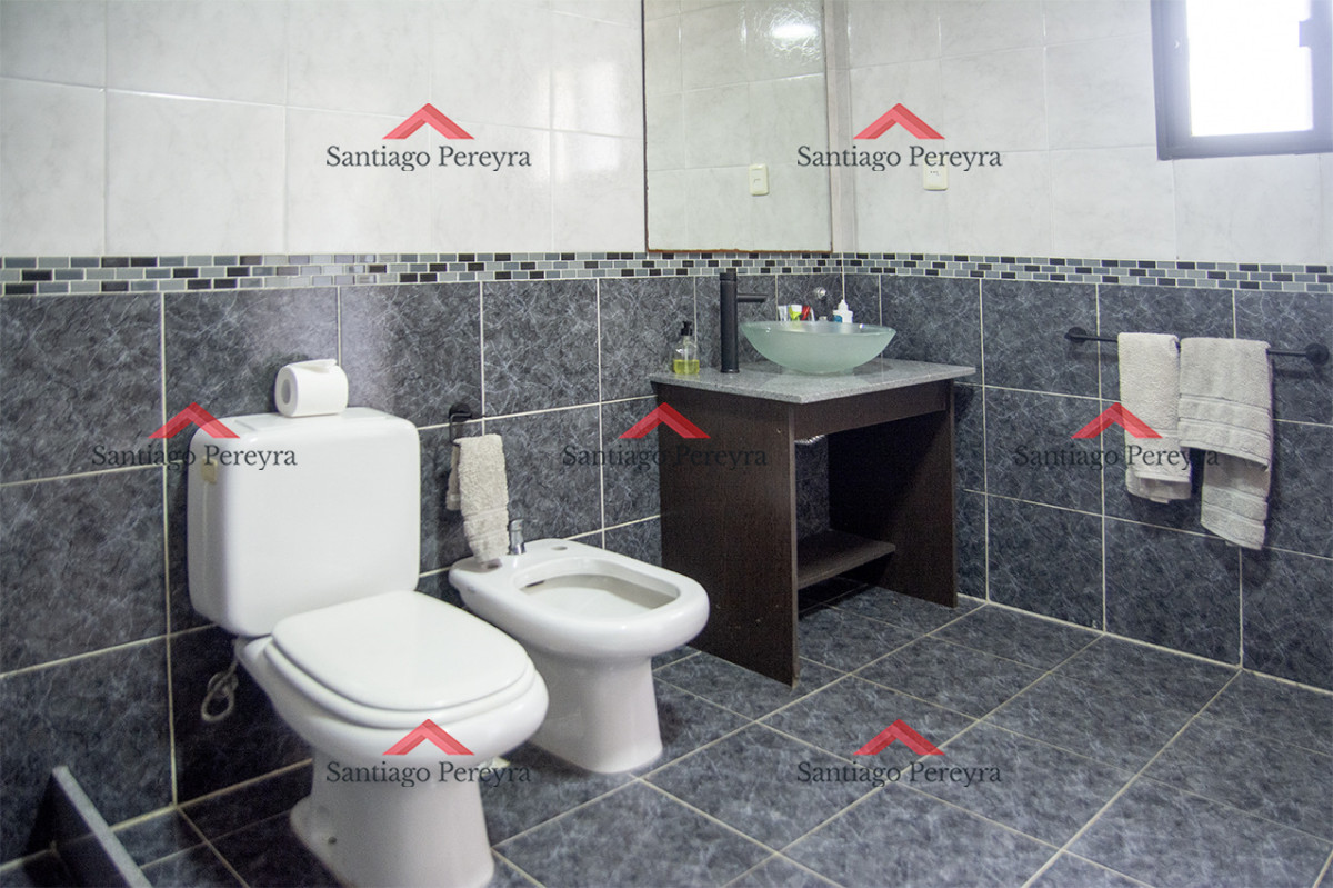 Casa ID.16851 - Excelente chalet de 5 dormitorios en venta a pasos de Playa Mansa Punta del Este