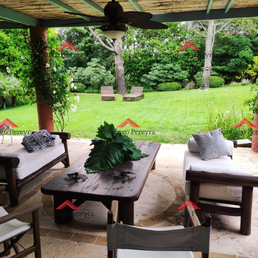 Casa ID.14849 - Hermosa casa de 2 plantas en venta a 100 metros del mar 5 dormitorios 