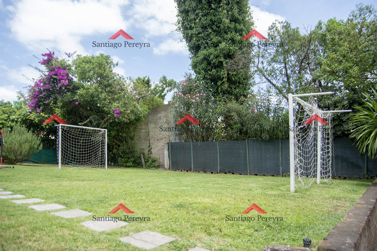 Casa ID.16851 - Excelente chalet de 5 dormitorios en venta a pasos de Playa Mansa Punta del Este