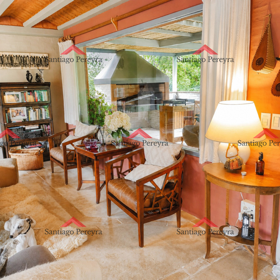 Casa ID.14849 - Hermosa casa de 2 plantas en venta a 100 metros del mar 5 dormitorios 