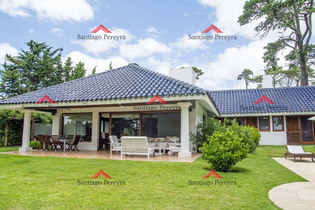 Casa ID.8930 - Espectacular casa en ubicacion privilegiada al lado del Club del Golf