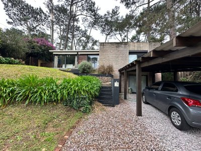 Vende casa muy linda en Pinares , Punta del Este 