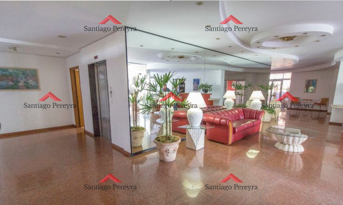 Apartamento ID.14824 - Oportunidad. Vende apartamento de 2 dormitorios con amplia planta en Punta del Este