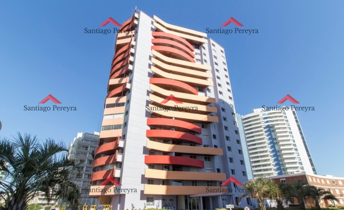 Apartamento ID.14824 - Oportunidad. Vende apartamento de 2 dormitorios con amplia planta en Punta del Este