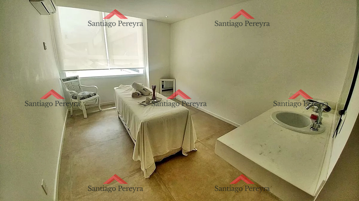Apartamento ID.12795 - VENDE APARTAMENTO DE 3 DORMITORIOS EN TORRE DE CATEGORÍA, EDIFICIO ROOSEVELT CENTER, PUNTA DEL ESTE.