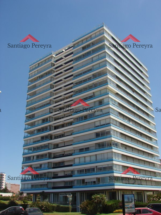 Apartamento ID.16497 - Apartamento en Venta de 3 dormitorios Frente al Mar en Playa Brava , Punta del este 
