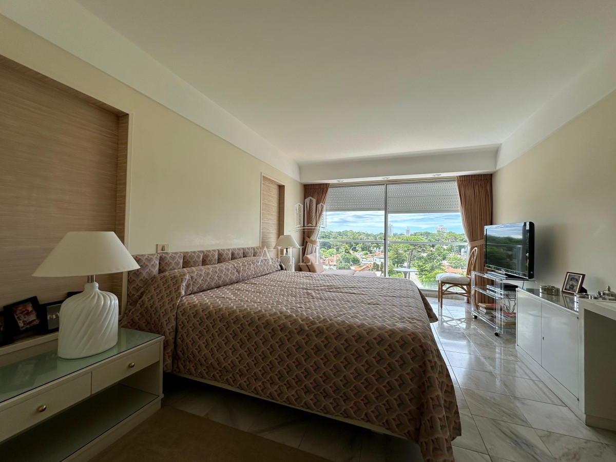 Apartamento ID.250 - Venta de Casa en San Rafael Punta del Este, de 4 dormitorios en suite