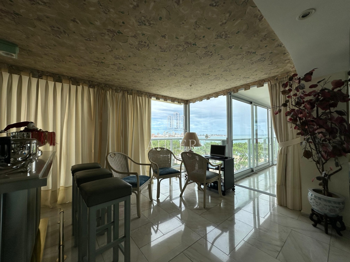 Apartamento ID.250 - Venta de Casa en San Rafael Punta del Este, de 4 dormitorios en suite