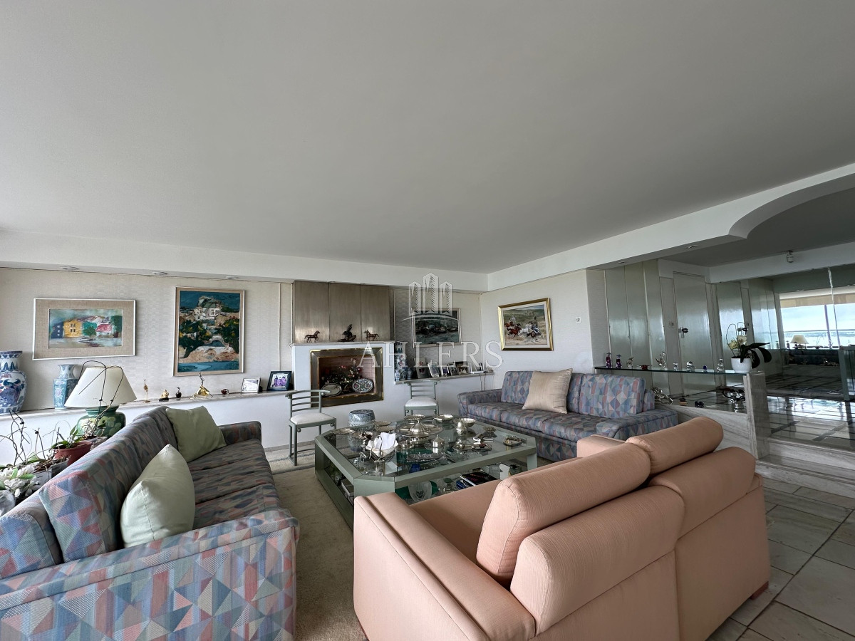 Apartamento ID.250 - Venta de Casa en San Rafael Punta del Este, de 4 dormitorios en suite