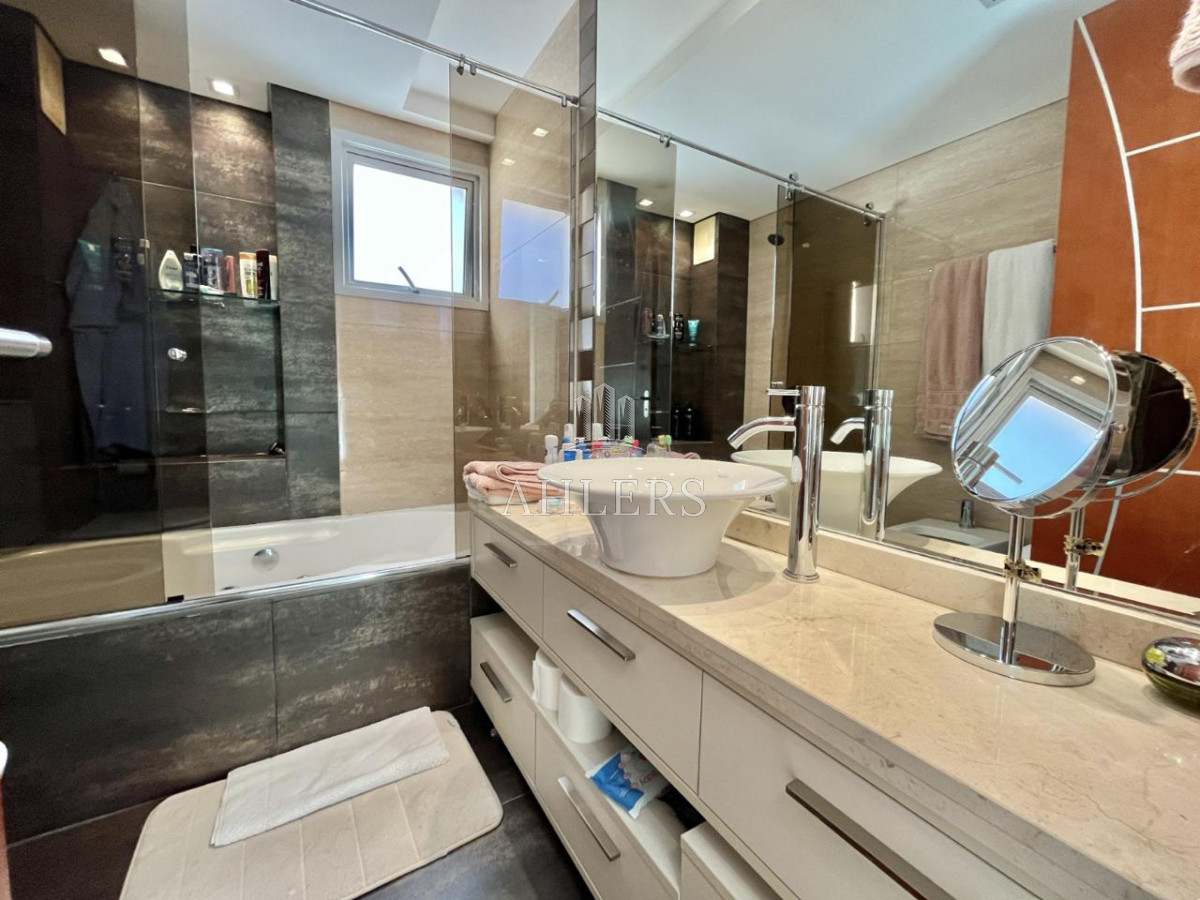 Apartamento ID.254 - Apartamento  en Venta de 3 dormitorio en Playa Mansa , Torre Miami Boulevard