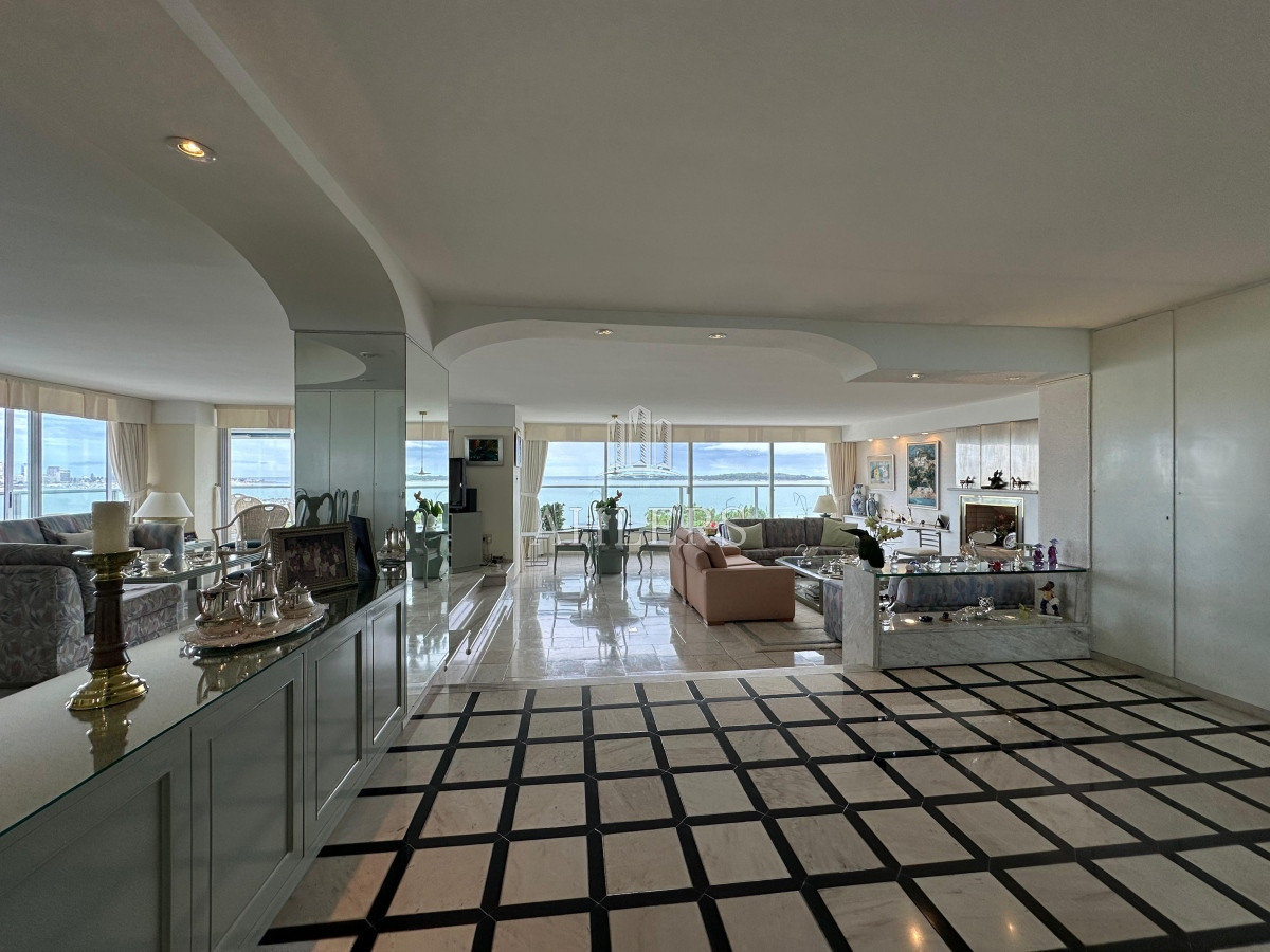 Apartamento ID.250 - Venta de Casa en San Rafael Punta del Este, de 4 dormitorios en suite