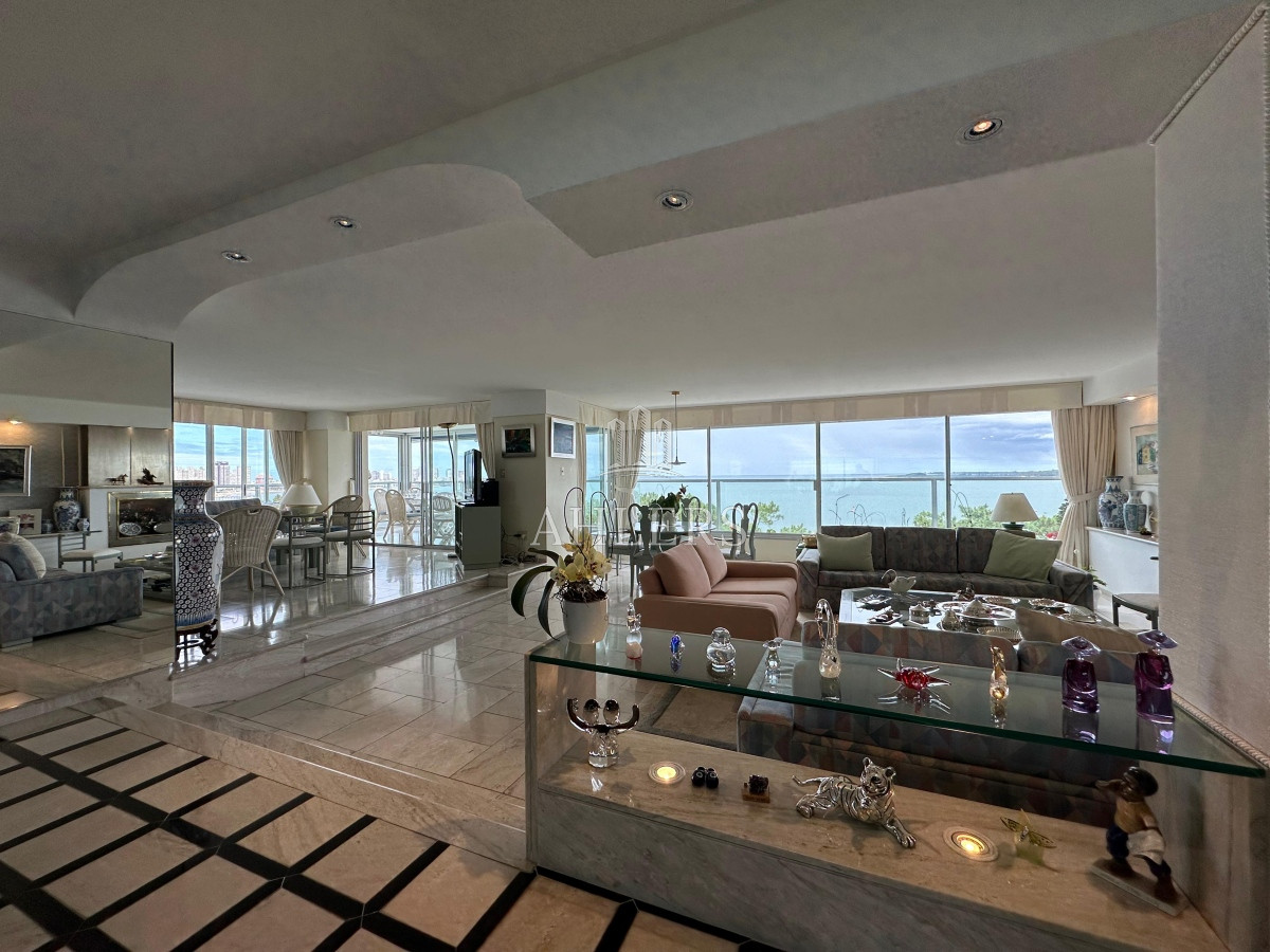 Apartamento ID.250 - Venta de Casa en San Rafael Punta del Este, de 4 dormitorios en suite