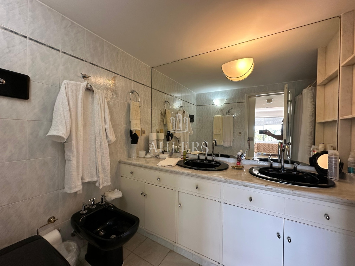 Apartamento ID.250 - Venta de Casa en San Rafael Punta del Este, de 4 dormitorios en suite