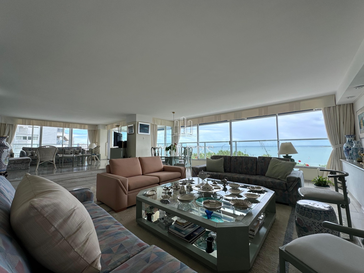 Apartamento ID.250 - Venta de Casa en San Rafael Punta del Este, de 4 dormitorios en suite