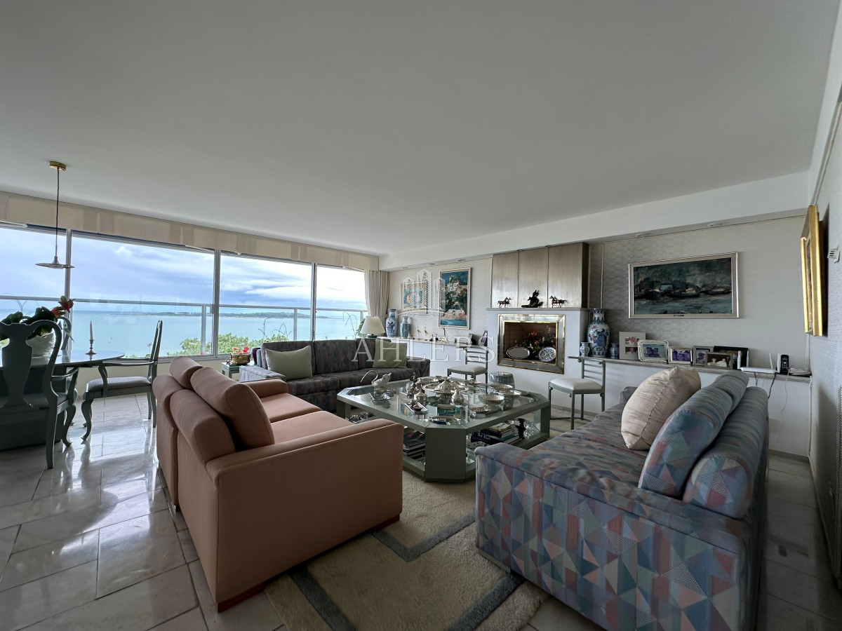 Apartamento ID.250 - Venta de Casa en San Rafael Punta del Este, de 4 dormitorios en suite