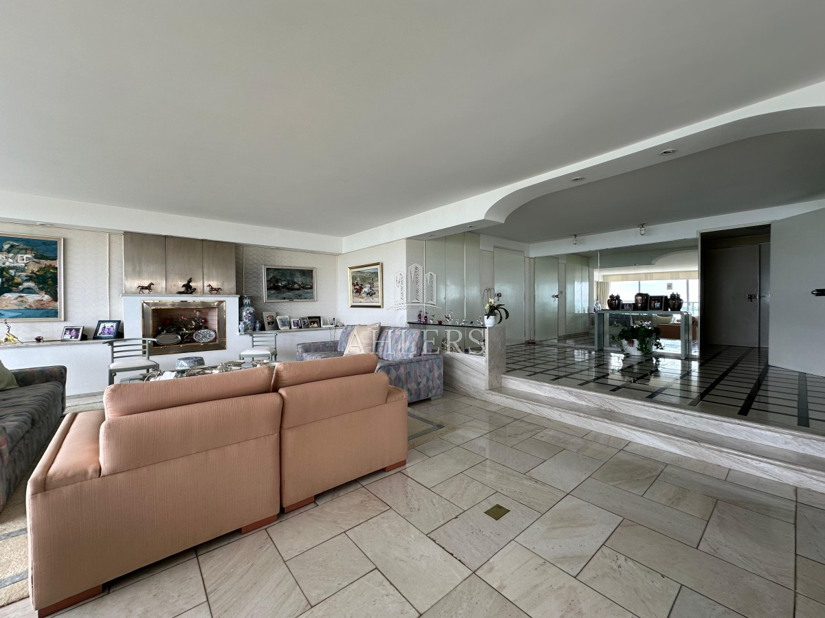 Apartamento ID.250 - Venta de Casa en San Rafael Punta del Este, de 4 dormitorios en suite