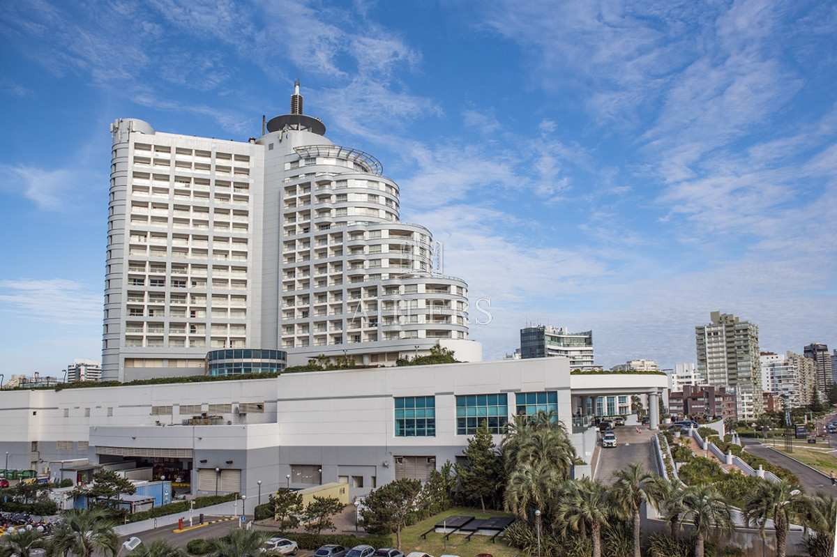 Apartamento ID.251 - Espectacular departamento unificado en venta en Torre Millenium, Playa Mansa. 