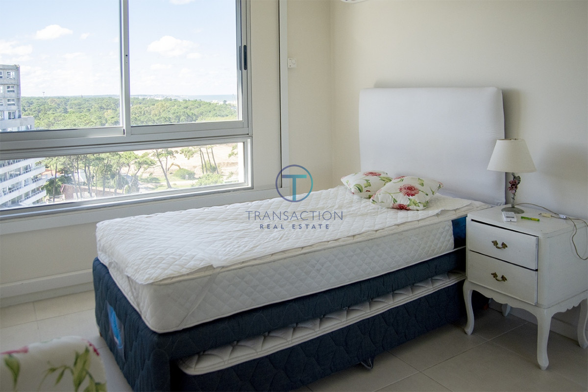 Apartamento ID.937/3-dormitorios-vista-despejada-a-la-laguna-y-al-mar. - Venta en Ocean Drive , 3 dormitorios, Punta del este  